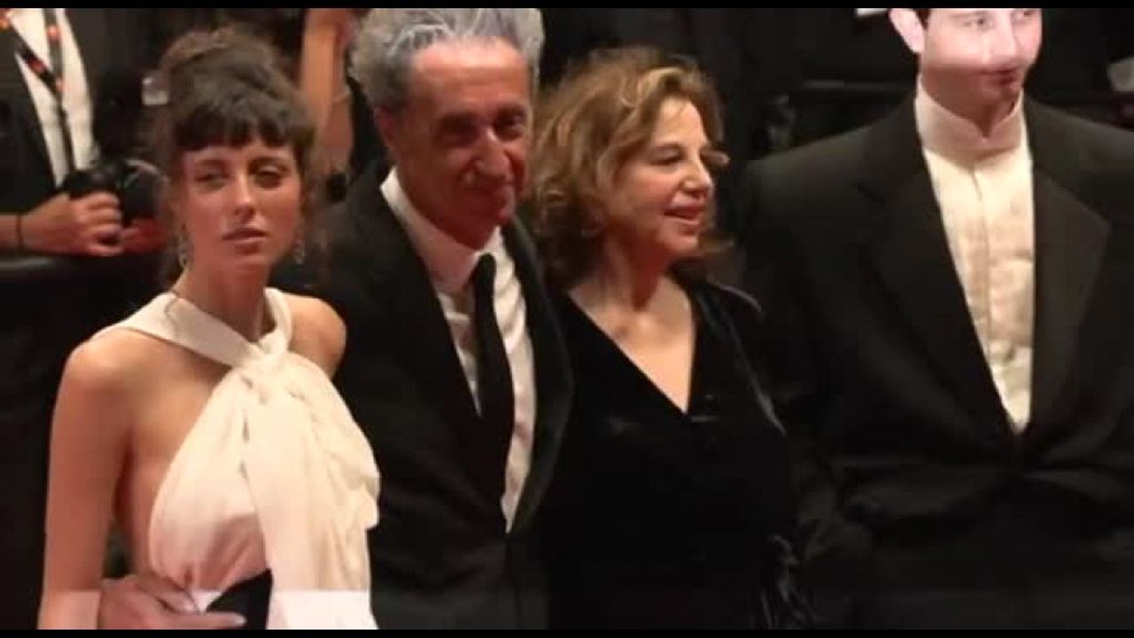 A Cannes il red carpet con Paolo Sorrentino e il cast di "Partenope"