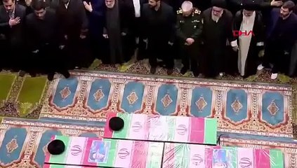 İbrahim Reisi'nin cenazesine binlerce kişi katıldı