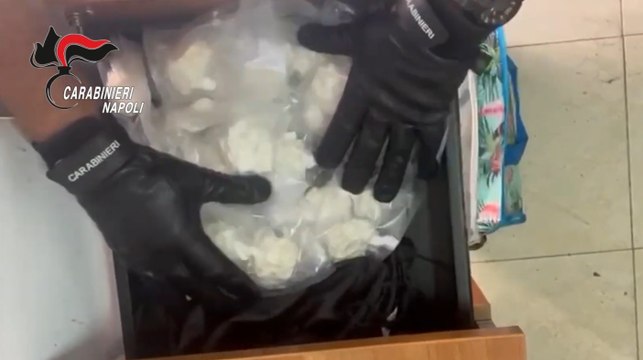 Caivano, un chilo di droga in casa: arrestato 29enne (22.05.24)