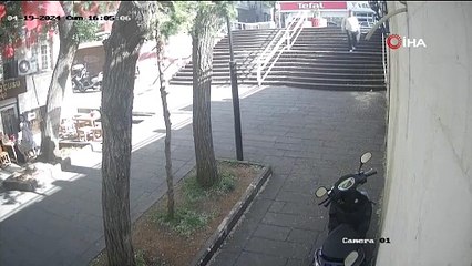 Gaziantep’te bir vatandaş şehitliğin kapısını öptü