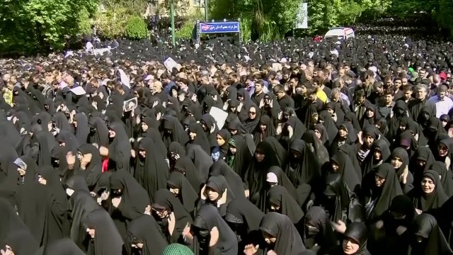 라이시 사망 대규모 추도식...하메네이 집전 속 수만 명 운집 / YTN