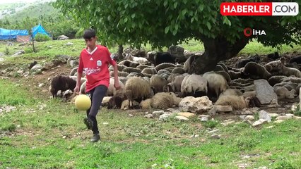 Hayali futbolcu olmak...Dağlarda, yaylalarda hem çobanlık yapıyor, hem antrenman