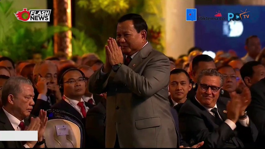 Ekspresi Prabowo Diperkenalkan Jokowi sebagai Presiden Terpilih di WWF Ke-10 di Bali