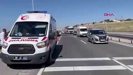 2 TIR ile 3 servis minibüsü birbirine girdi: Yaralılar var