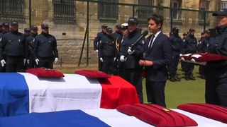 Gabriel Attal remet la Légion d'honneur à titre posthume aux deux agents tués au péage d'Incarville