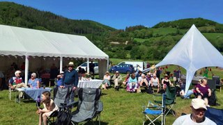 Sun shone down on Goginan for Proms in the Field