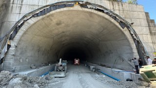 Tünel inşaatında iskele çöktü, işçiler mahsur kaldı