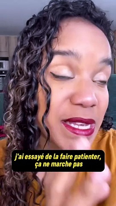Cette célèbre humoriste allaite sa fille sur scène