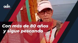 Con más de 80 años y sigue pescando