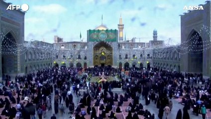 Скачать видео: Raisi, gli iraniani in lutto nella sua citta' natale di Mashhad