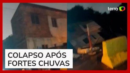 Vídeo mostra o momento em que casa desaba na Bahia