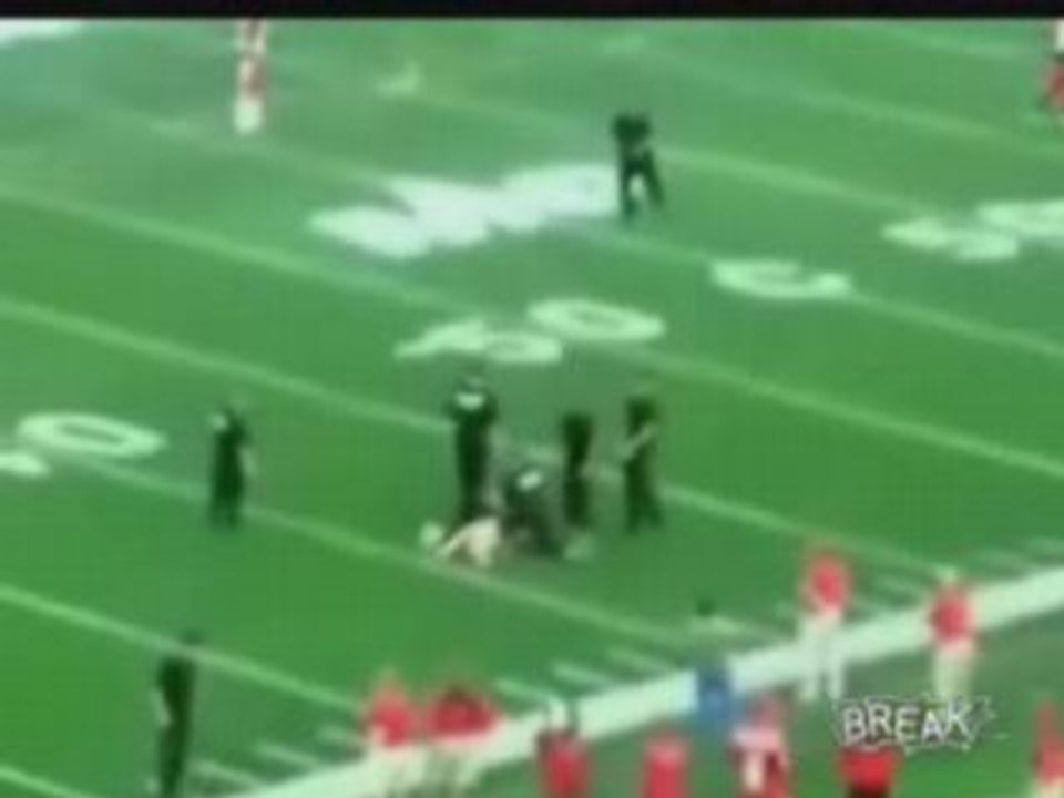 Streaker Makes Impressive 50yd Run