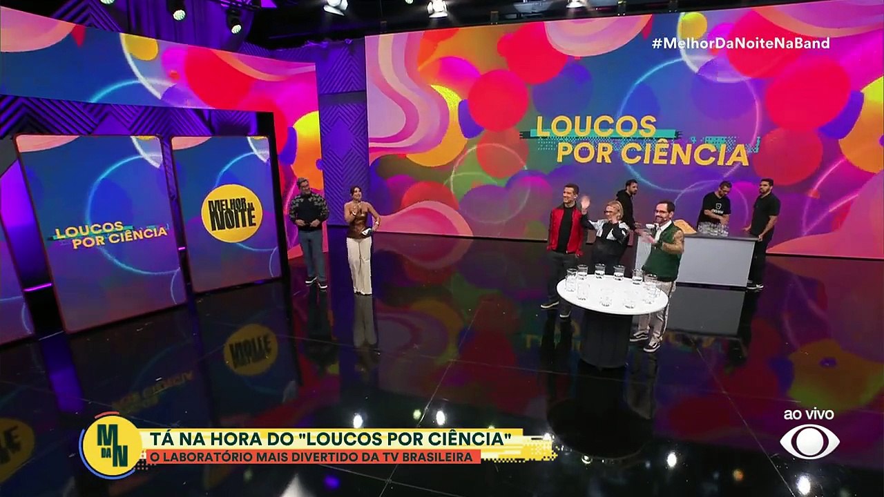 Relógio de Iodo impressiona auditório em experiência dos Loucos Por Ciência
