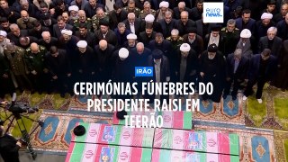 Irão: Líder supremo preside ao cortejo fúnebre do presidente Raisi em Teerão