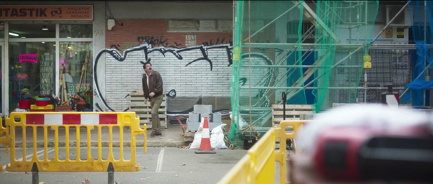 Tráiler de la película "Mala persona", protagonizada por Arturo Valls. Estreno en cines el 5 de julio.