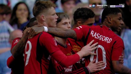 FA Cup  Garnacho profite d'une énorme boulette de Manchester City !.mp4