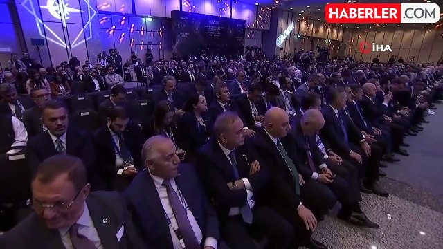 Ticaret Bakanı Bolat: Bu yıl Türkiye olarak toplamda 377 milyar dolar ihracat ve döviz geliri hedefliyoruz