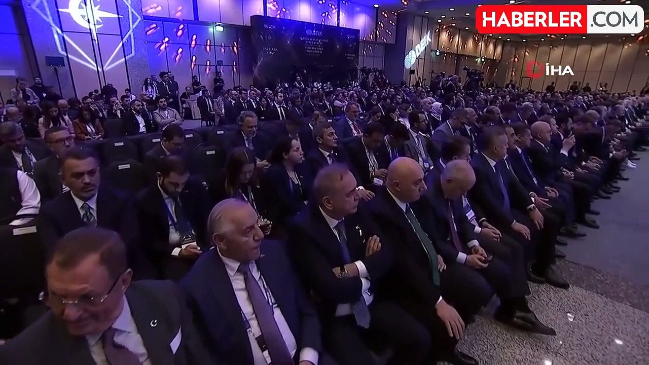 Ticaret Bakanı Bolat: " Bu yıl Türkiye olarak toplamda 377 milyar dolar ihracat ve döviz geliri hedefliyoruz"