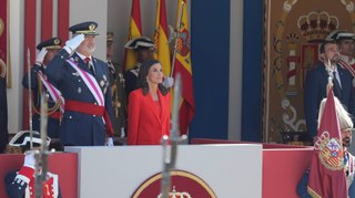 Los Reyes presiden en Oviedo el desfile del Día de las Fuerzas Armadass