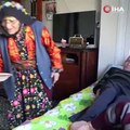 Sivas’da 93 yaşındaki Gülsüm nene 60 ve 53 yaşındaki iki doğuştan engelli evladına bakıyor… Evlatlarına bakmak için geçen koca bir ömür.