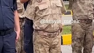 Şanlı Türk üniformasını giydikten sonra tüm askerler bir beden olur 