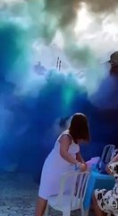 Homem sofre queimaduras com explosão de fumaça durante chá revelação