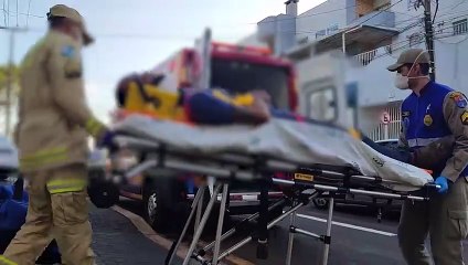 Trabalhador é socorrido após queda de plano elevado em obra residencial no Centro