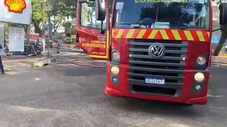 Incêndio destrói posto de combustíveis na Avenida JK em Foz do Iguaçu