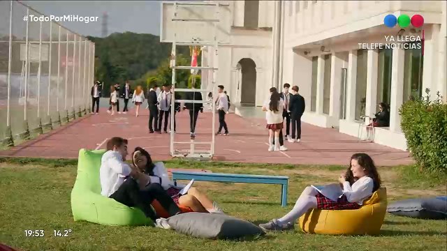 En Todo por mi hogar , Ömer y Süsen están muy enamorados