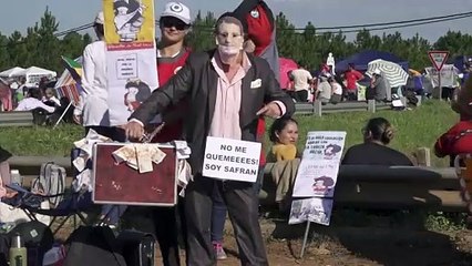 Policías, docentes y empleados públicos cumplen seis días de protestas en provincia argentina