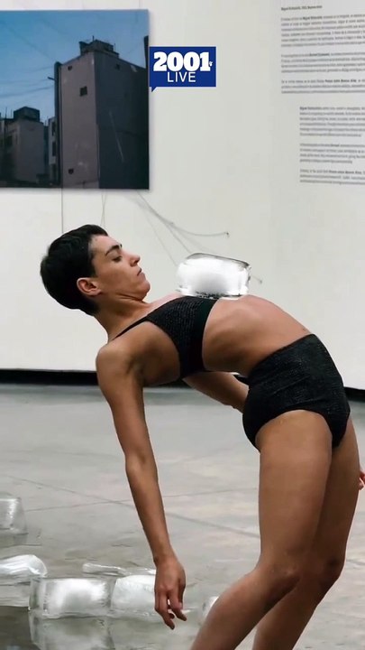 Un perfomance muy frío    Un grupo de jóvenes hicieron una presentación bastante peculiar, trabajaron con grandes cubos de hielo.   Video:  RRSS