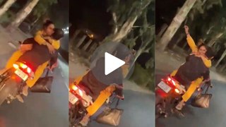 राजस्थान में आधी रात को कपल का 'बाइक रोमांस' हुआ वायरल, लगातार देखा जा रहा 75 सेकंड का ये VIDEO