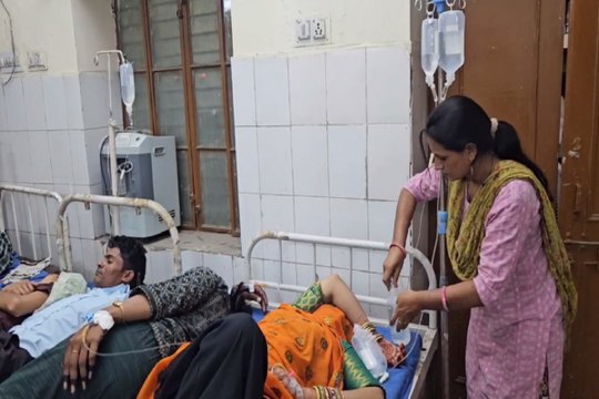 Food Poisoning : फूड प्वाइजनिंग से 107 जने हुए बीमार, रबड़ी समेत अन्य के सैंपल लिए