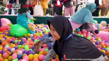 Tinjau Posko Pengungsi Di Agam, Presiden Jokowi Serahkan Bantuan Bagi Warga Terdampak Bencana