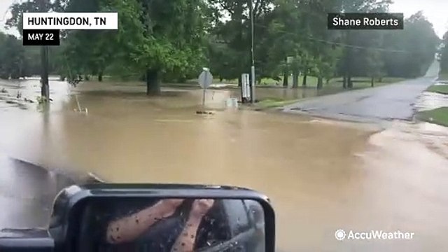 Powerful storms sweep from the Plains to the Southeast