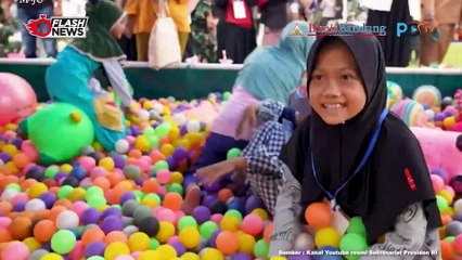 Tinjau Posko Pengungsi Di Agam, Presiden Jokowi Serahkan Bantuan Bagi Warga Terdampak Bencana