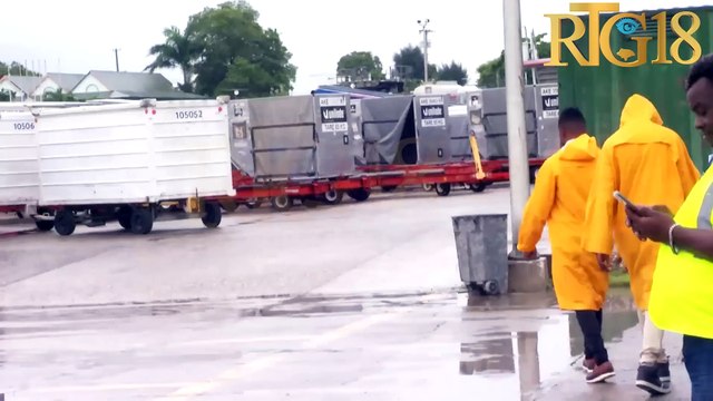 2 lòt avyon militè Ameriken imatrikile 8190, 4632 ateri aprè midi 22 Me a, ki pote materyèl