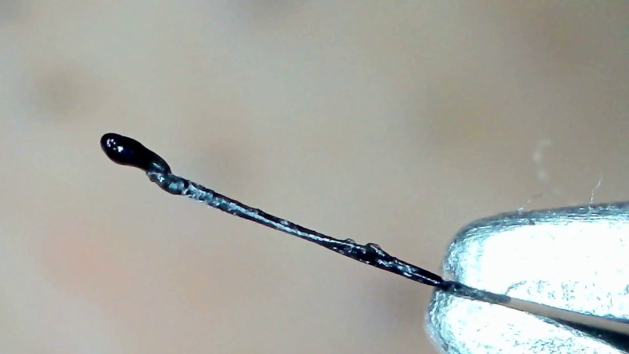 Microscopic beard removal. / Élimination microscopique de la barbe. #01