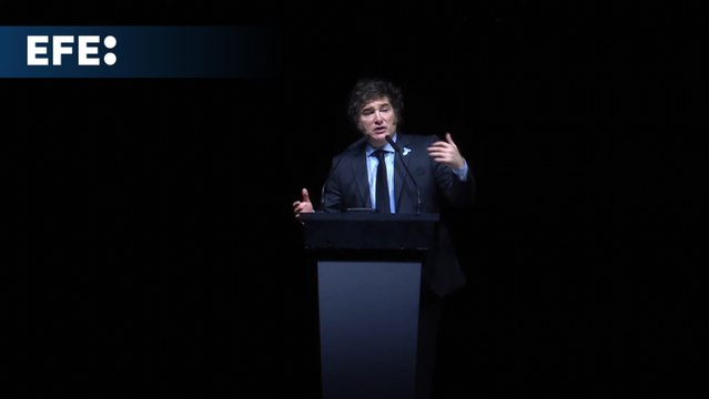 Milei lanza una crítica a los políticos y llama ignorantes a quienes lo tildan de fascista