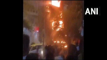 दिल्ली के M2K मॉल में आग लगी, दमकल की 12 गाड़ियां मौके पर