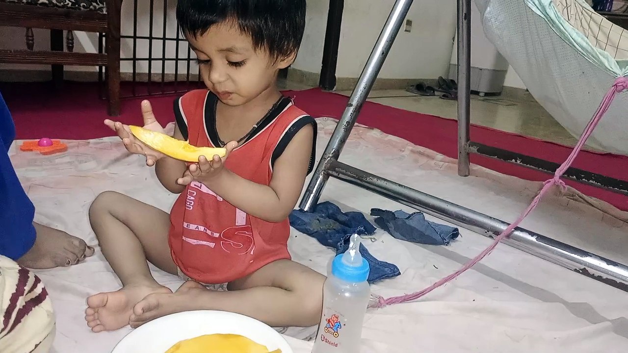 Warisha eating mango 
