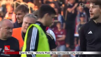 Sparta Prag - Viktoria Plzen maçı sonrasında saha karıştı