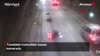 Tünelde motosiklet kazası! Metrelerce savruldular