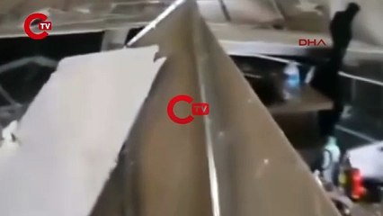 Yalova'da nikah dairesinin tavanı çöktü 4 yaralı