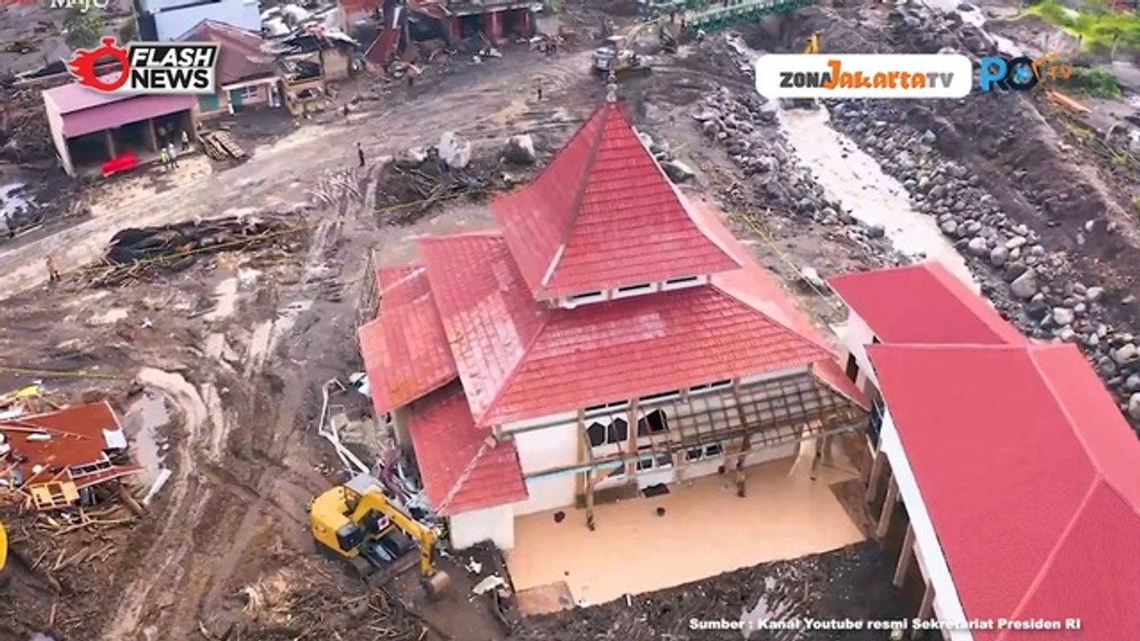 PRESIDEN JOKOWI SERAHKAN BANTUAN BAGI WARGA TERDAMPAK BANJIR BANDANG DI AGAM