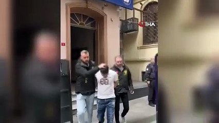 Bu kadar da olmaz! Askeri üniforma ile garsonluk!