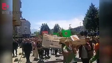 Çayı tabutta taşıdılar... Üreticilerden fiyat protestosu | Haber: Atakan ASILBAY 