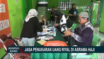 Calon Jemaah Serbu Jasa Penukaran Uang Riyal di Asrama Haji Embarkasi Surabaya