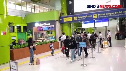 Libur Panjang Waisak, Stasiun Gambir Dipadati Penumpang