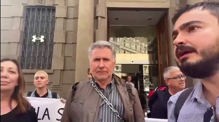 Descargar video: Disforia di genere, i genitori degli adolescenti e il presidio a Roma: 